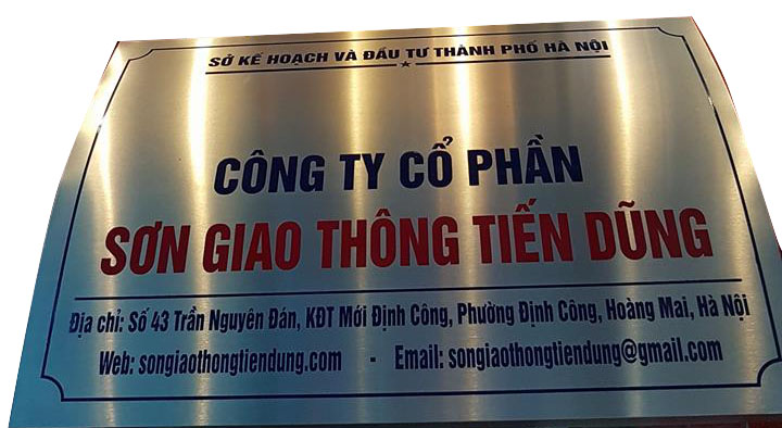 Vật liệu inox được sử dụng phổ biến hiện nay trong làm biển công ty biển công ty inox trắng xước